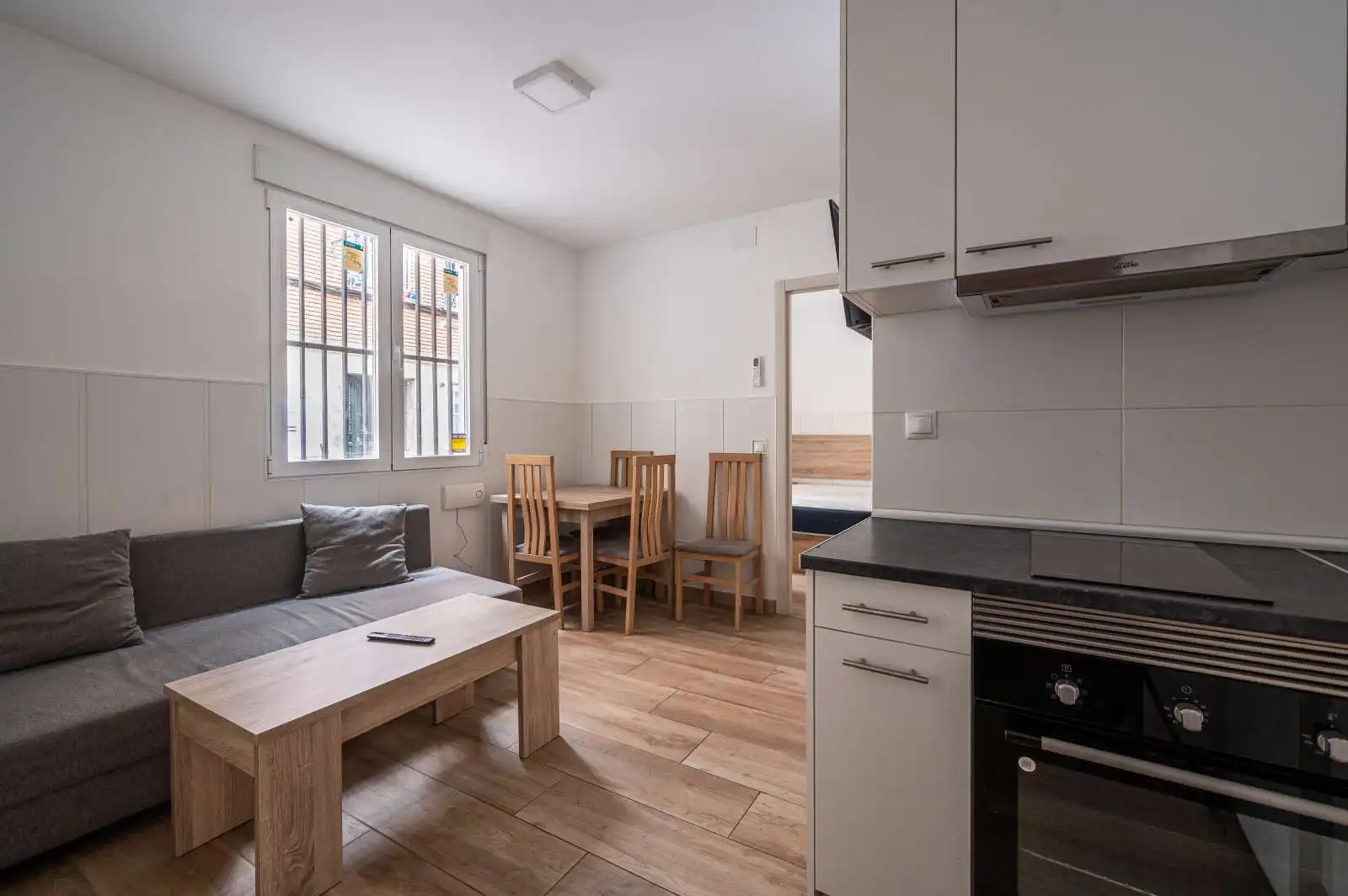 Cuina de Apartament per a compartir en Madrid amb Aire condicionat, Terrassa i Moblat