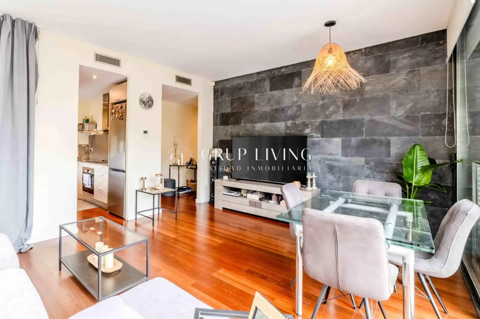 Living room of Flat for sale in Sitges  with Air Conditioner, Heating and Parquet flooring