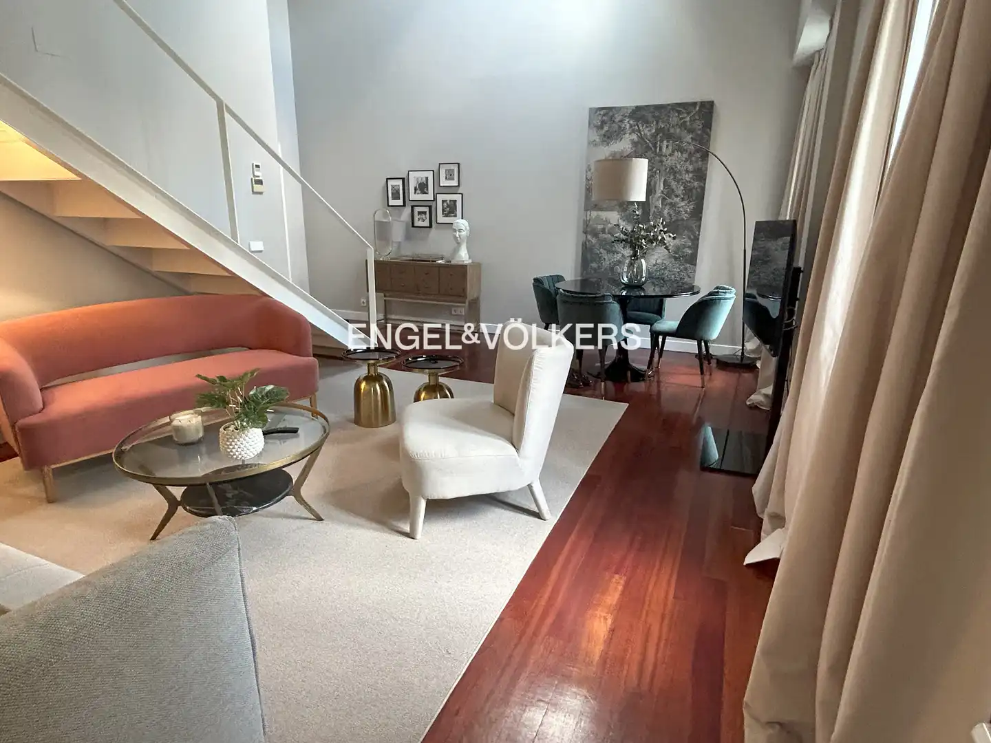 Sala d'estar de Àtic de lloguer en Madrid amb Aire condicionat, Calefacció i Balcó