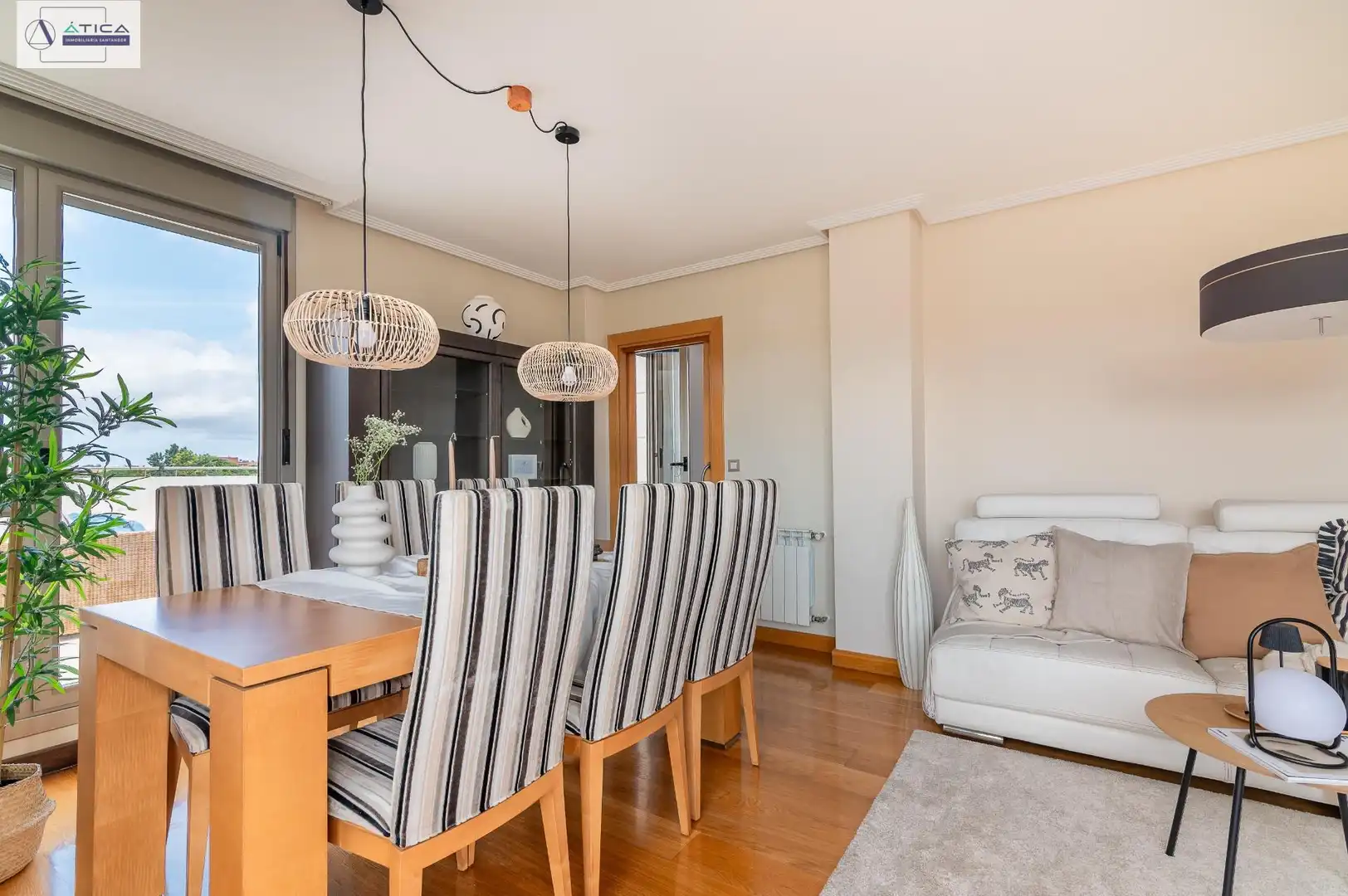 Esszimmer von Dachboden zum Verkauf in Santander mit Heizung, Privatgarten und Parkett