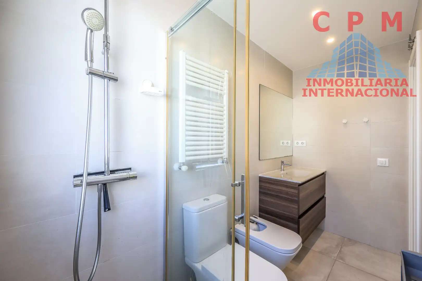 Badezimmer von Wohnung zur Miete in Madrid mit Klimaanlage, Heizung und Parkett