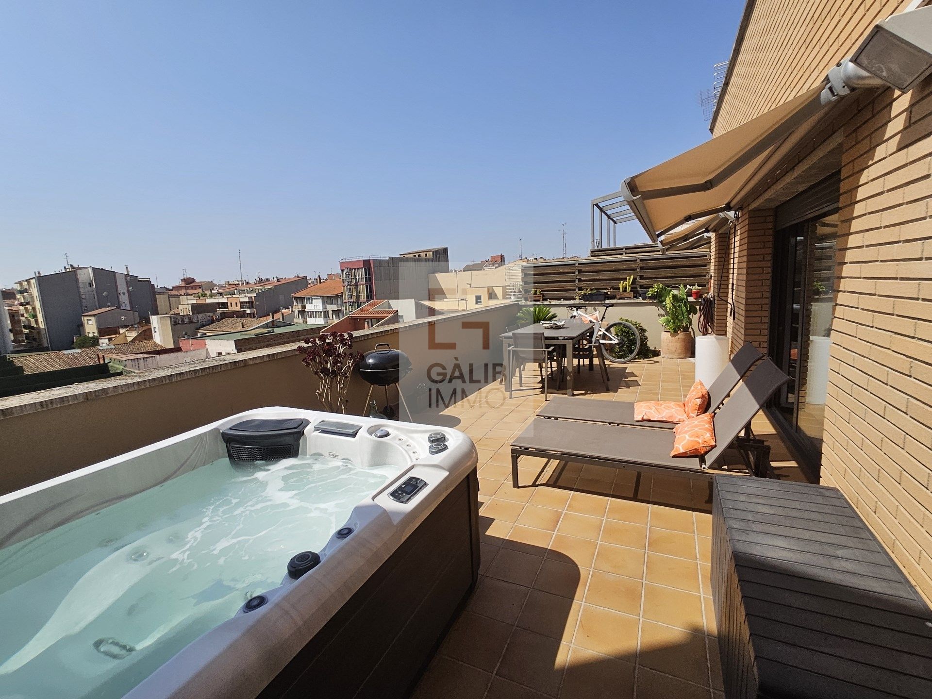 Terrassa de Dúplex en venda en Figueres amb Aire condicionat, Calefacció i Terrassa