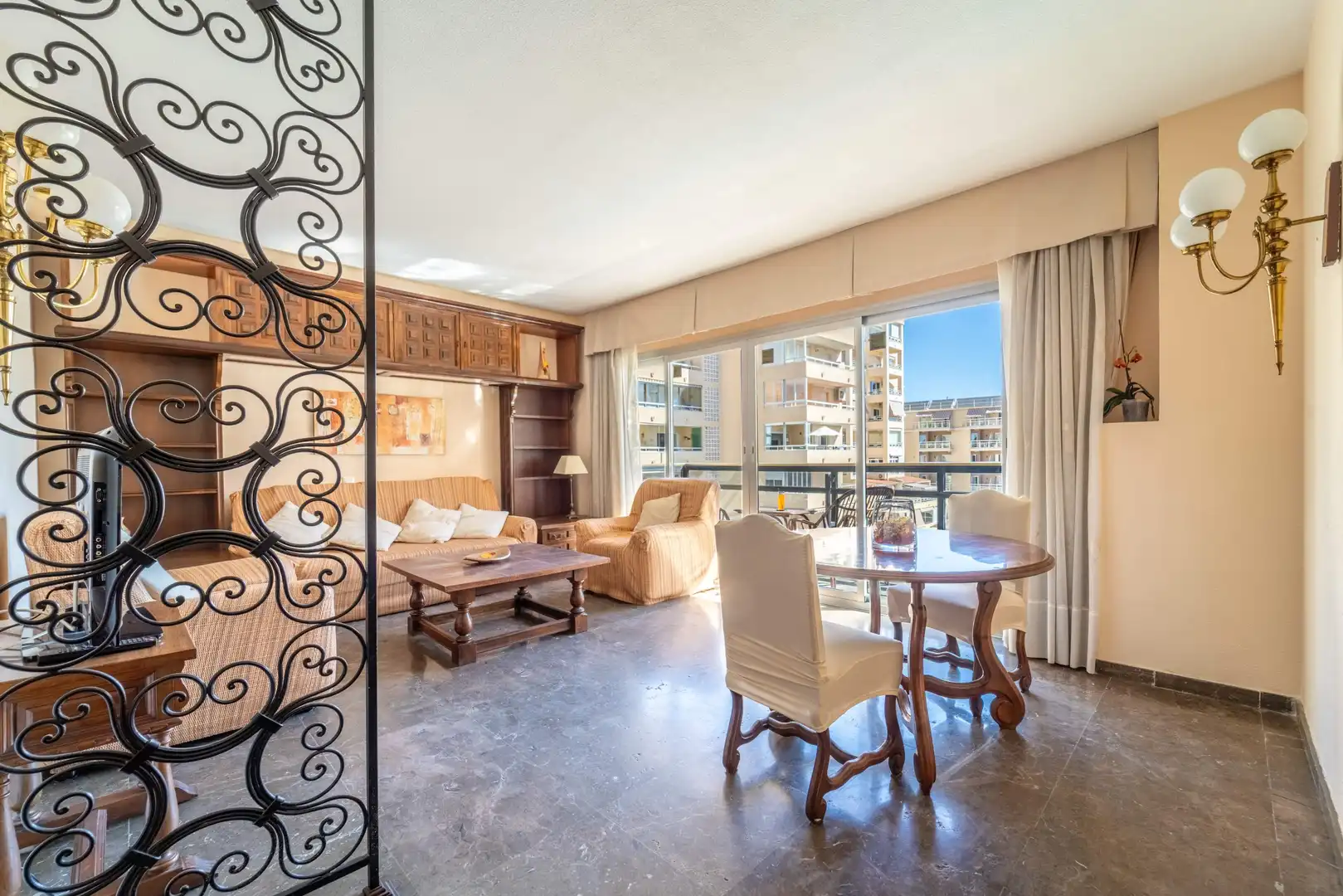 Sala d'estar de Apartament en venda en Torremolinos amb Aire condicionat, Terrassa i Traster