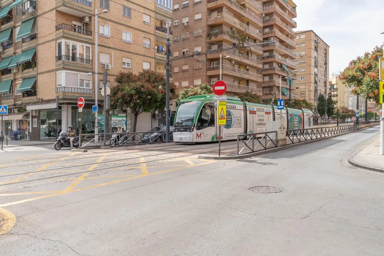 Vista exterior de Piso en venta en Granada con Aire acondicionado y Amueblado