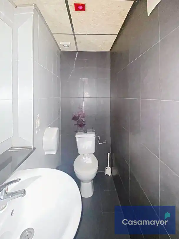 Baño de Local en venta en Alicante / Alacant con Aire acondicionado