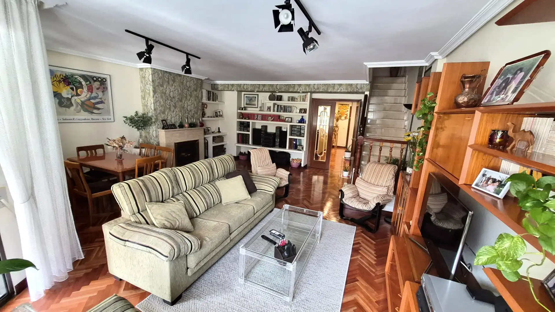 Sala d'estar de Casa o xalet en venda en Alcalá de Henares amb Aire condicionat, Calefacció i Parquet