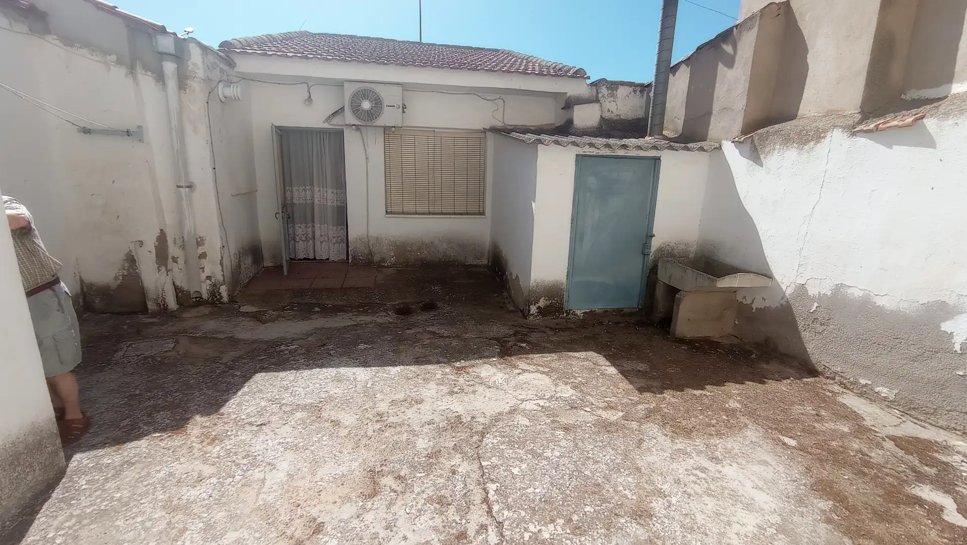 Vista exterior de Casa o chalet en venta en Corral de Calatrava con Calefacción, Trastero y Amueblado