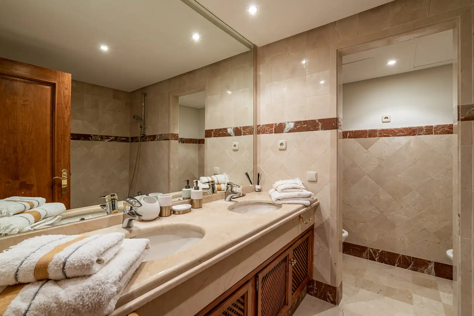 Baño de Planta baja de alquiler en Estepona con Aire acondicionado, Terraza y Piscina