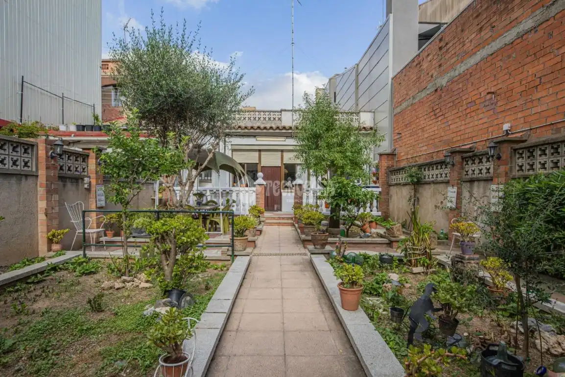Garten von Einfamilien-Reihenhaus zum Verkauf in Montcada i Reixac mit Heizung, Terrasse und Balkon