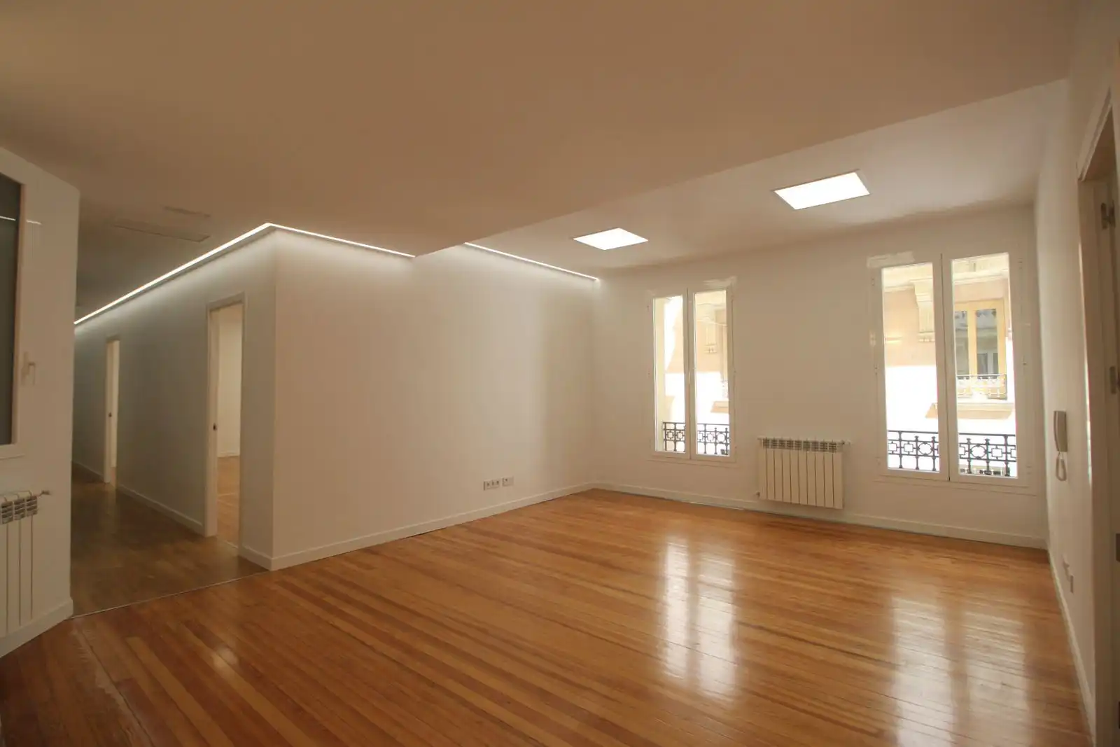 Sala d'estar de Oficina de lloguer en Madrid amb Calefacció