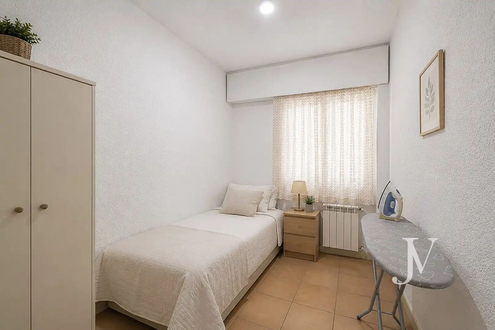 Habitación de Piso en venta en Madrid con Terraza, Trastero y Piscina comunitaria