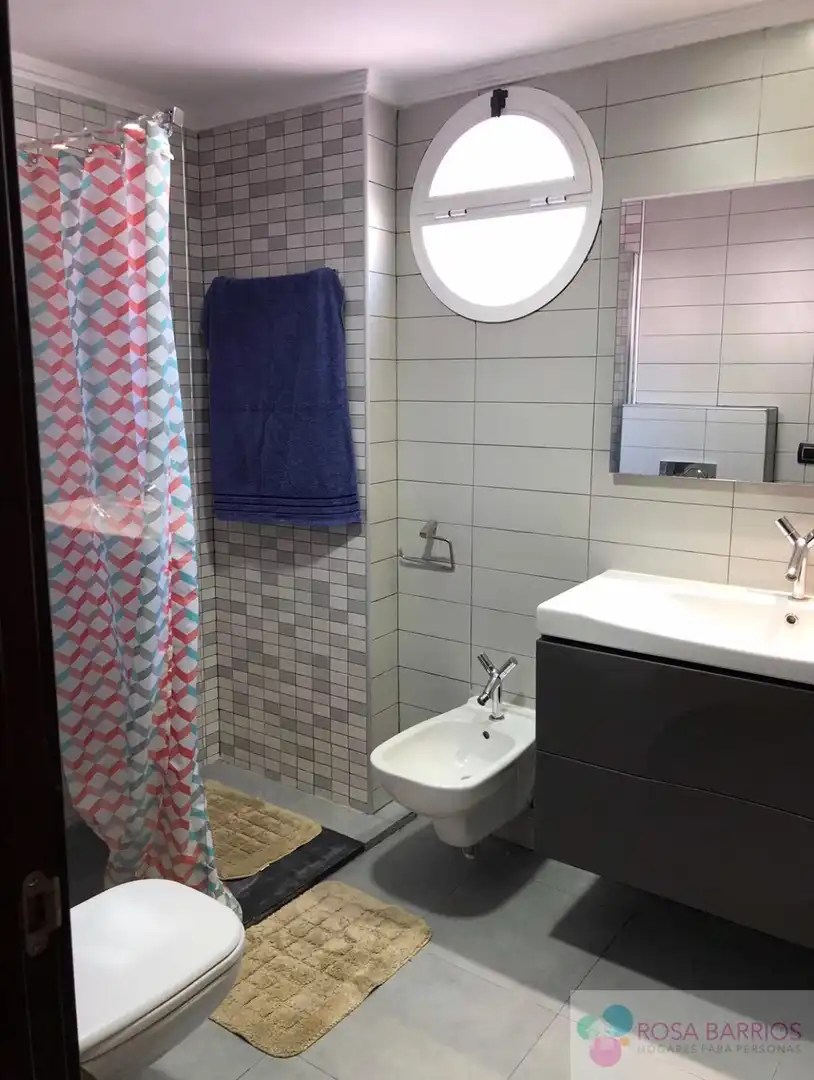 Bathroom of Flat for sale in Marbella  with Terrace and Community pool