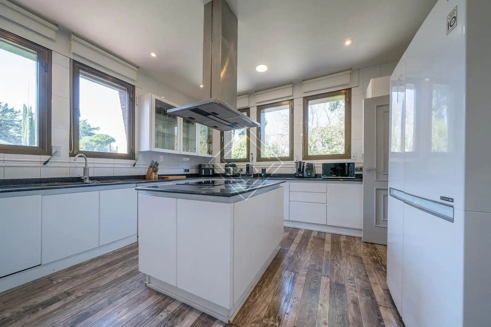 Cocina de Casa o chalet en venta en Madrid con Aire acondicionado, Calefacción y Jardín privado