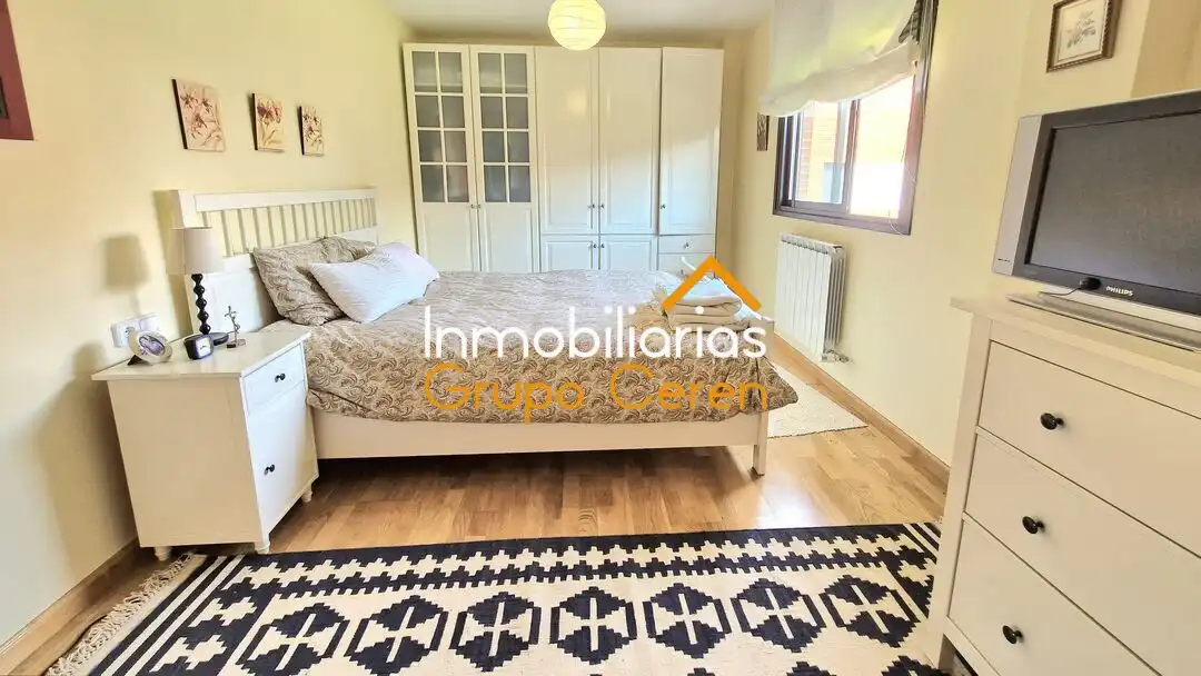 Habitación de Casa adosada en venta en Cirueña con Calefacción, Jardín privado y Terraza