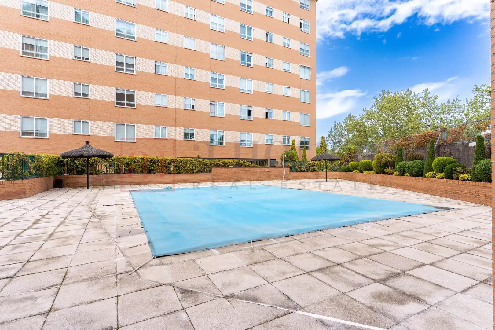 Piscina de Pis en venda en  Madrid Capital amb Parquet, Traster i Moblat