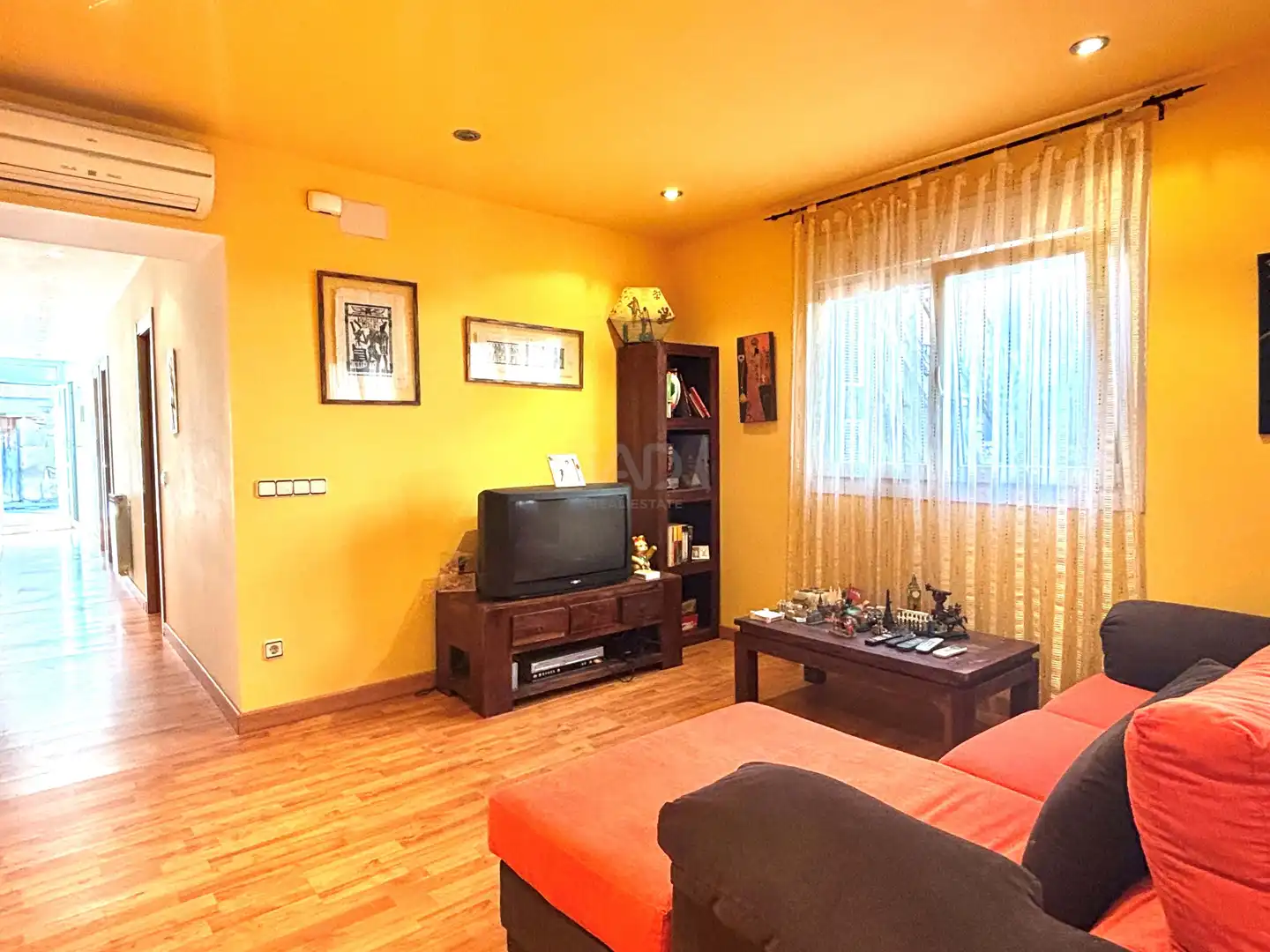 Sala d'estar de Casa o xalet en venda en Castellserà amb Calefacció i Terrassa
