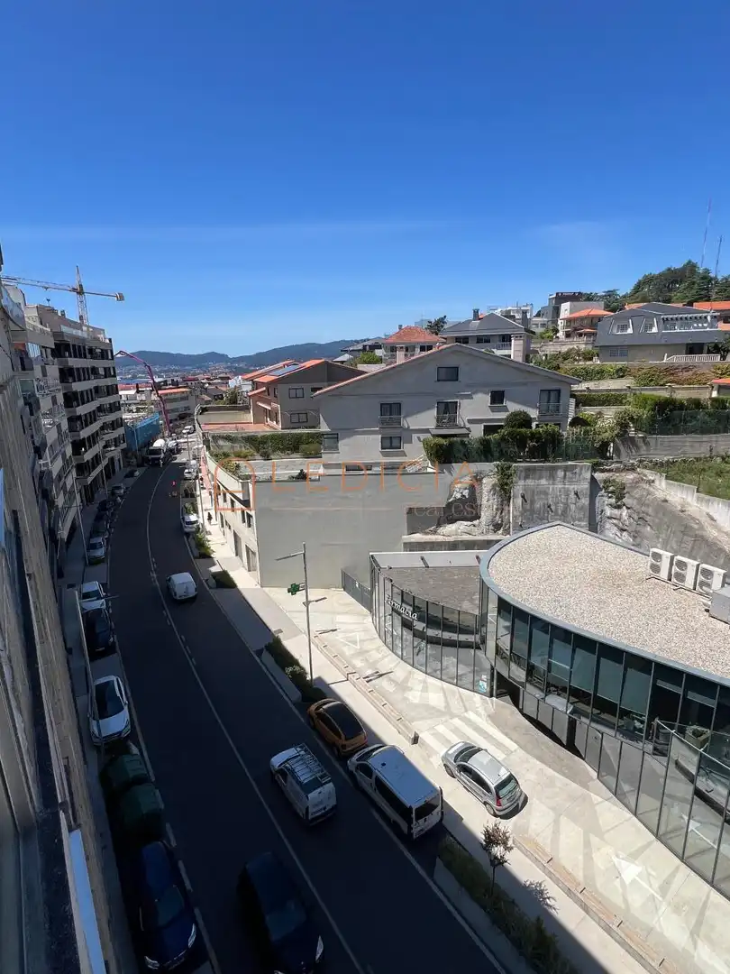Vista exterior de Piso de alquiler en Vigo  con Calefacción, Parquet y Amueblado