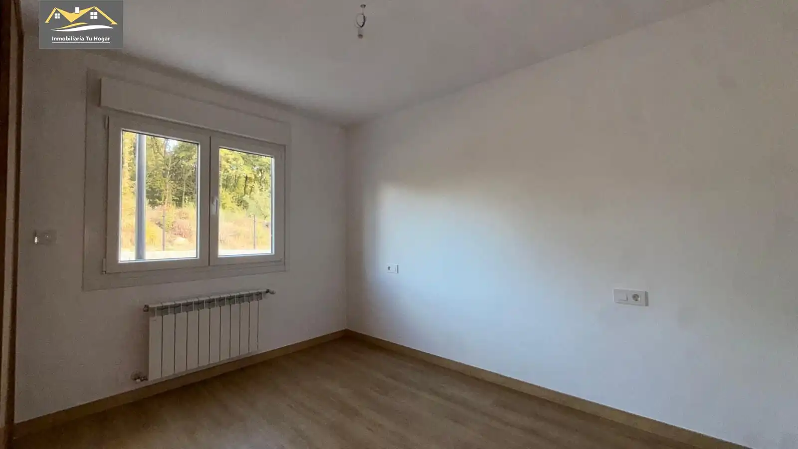 Dormitori de Casa adosada en venda en Allariz amb Calefacció, Jardí privat i Terrassa