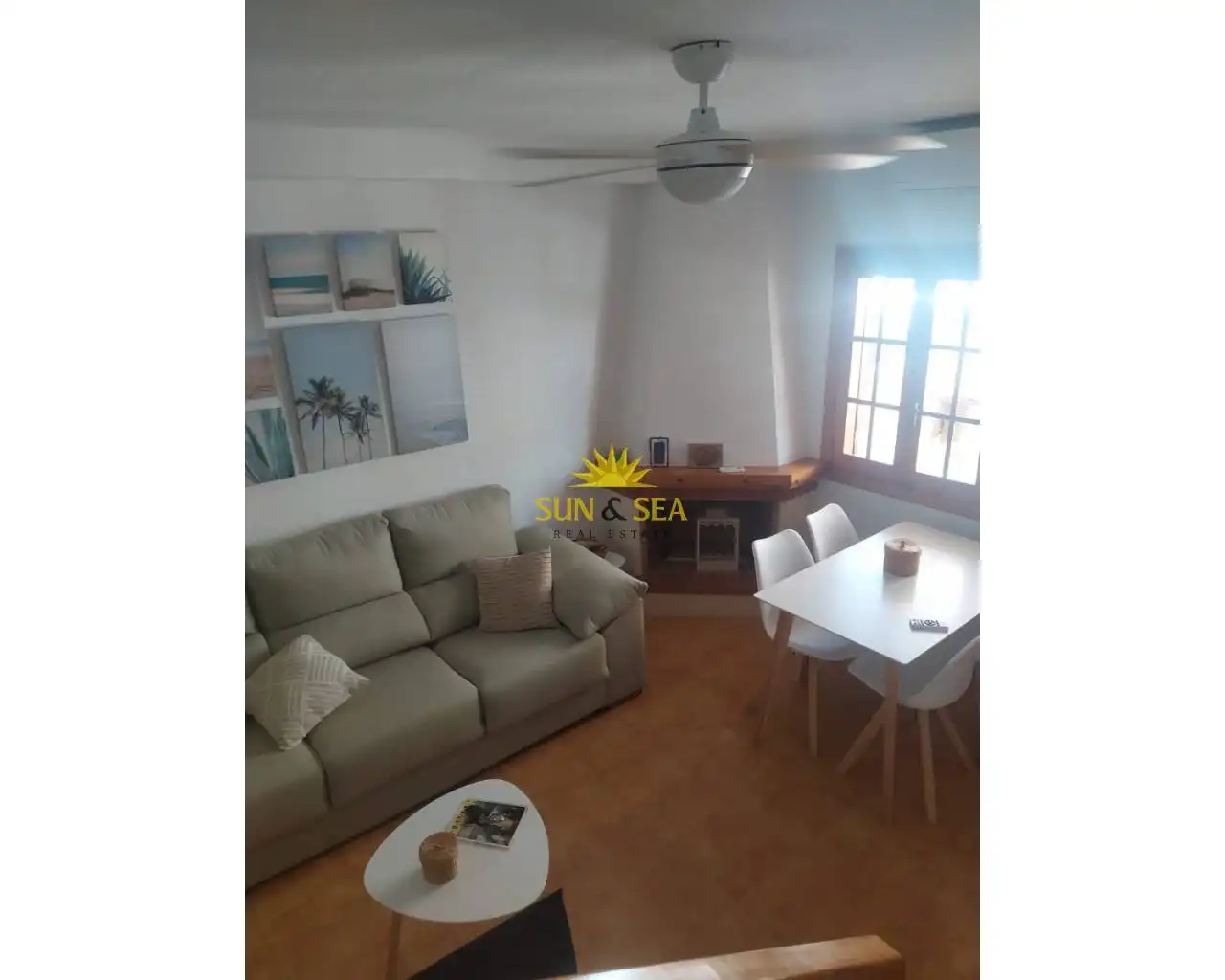 Sala d'estar de Dúplex de lloguer en Santa Pola amb Aire condicionat, Calefacció i Terrassa
