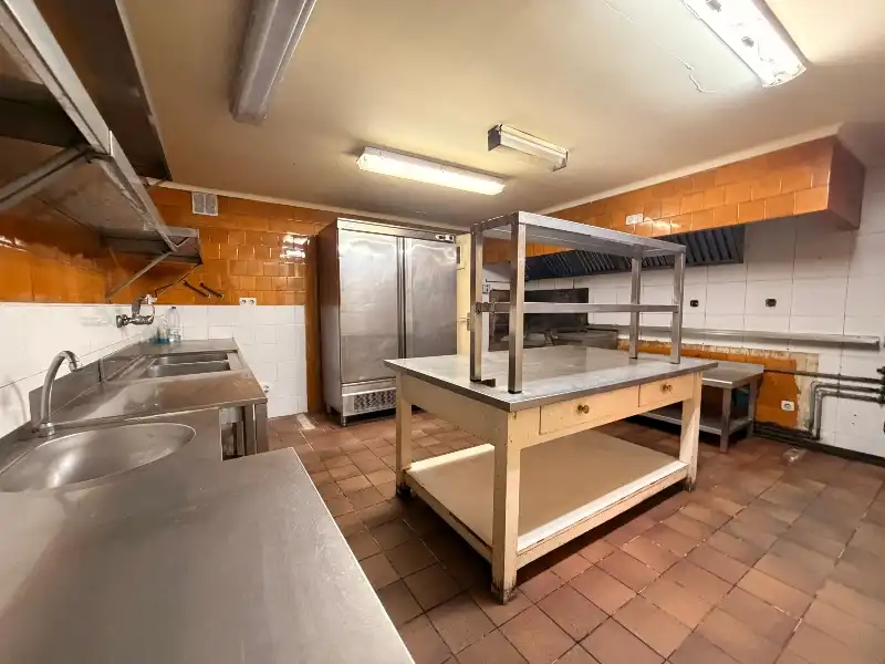 Cocina de Edificio en venta en La Bisbal d'Empordà