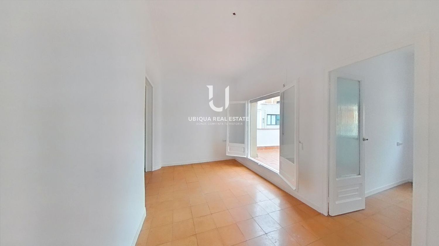 Exterior view of Flat for sale in  Barcelona Capital  with Terrace and Balcony