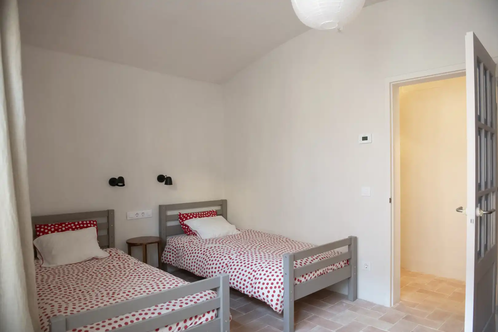 Dormitori de Pis de lloguer en Girona amb Aire condicionat, Calefacció i Terrassa