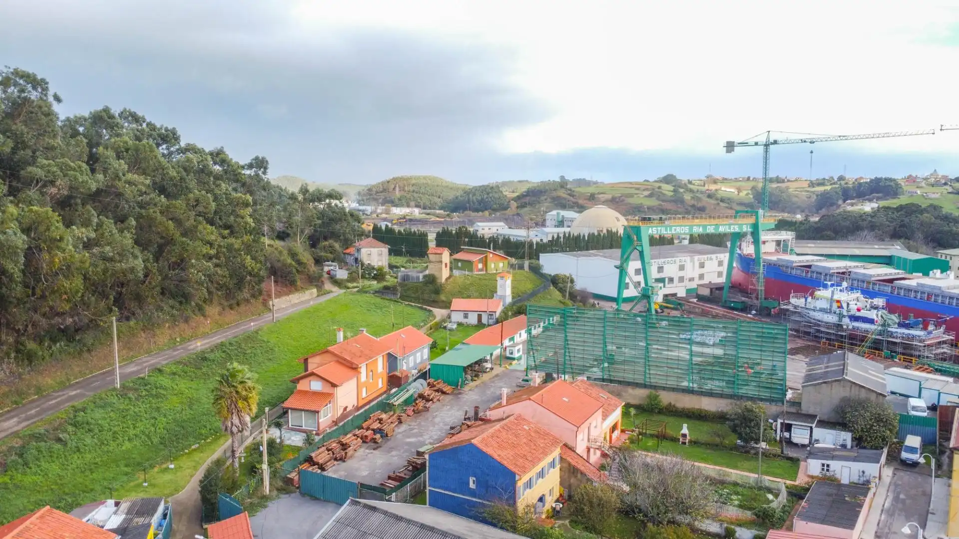 Vista exterior de Casa o xalet en venda en Avilés amb Calefacció