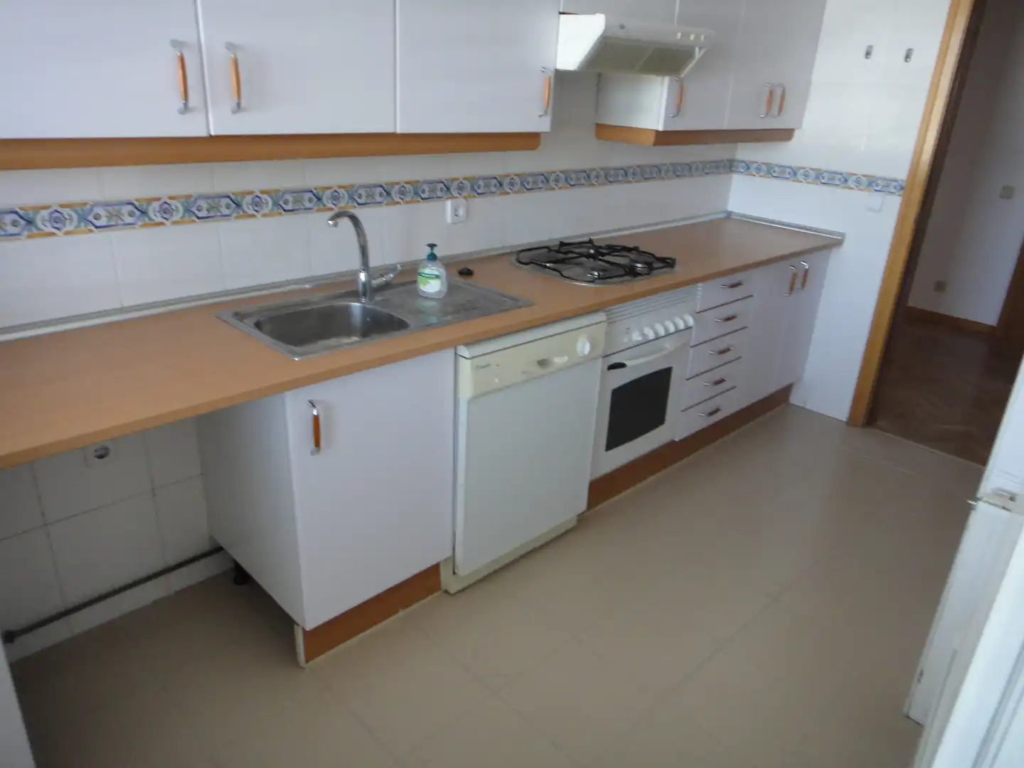 Küche von Dachboden zur Miete in Madrid mit Heizung, Terrasse und Abstellraum