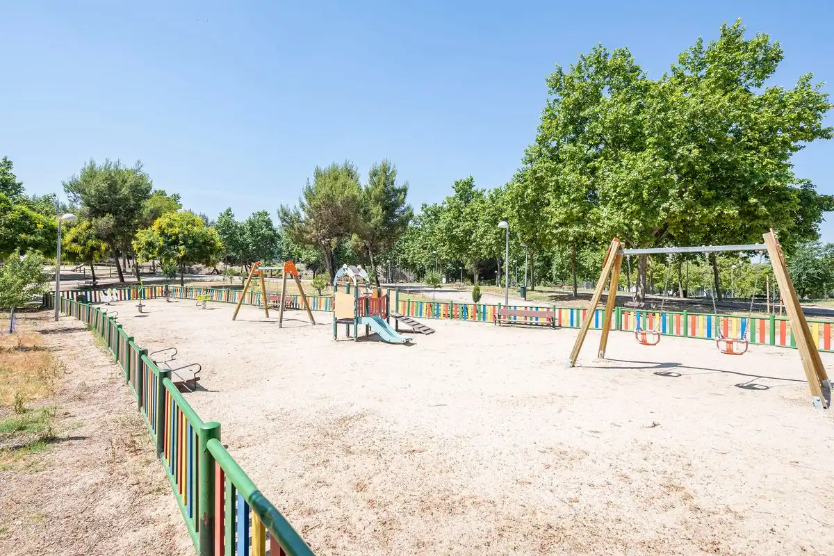 Aparcament de Planta baixa en venda en Madrid amb Aire condicionat, Calefacció i Jardí privat