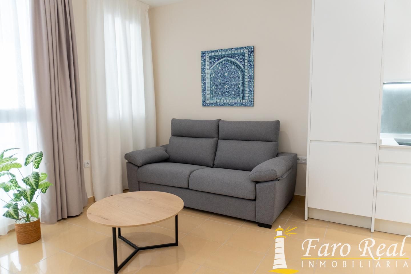 Sala d'estar de Planta baixa en venda en Sanlúcar de Barrameda amb Aire condicionat, Terrassa i Moblat