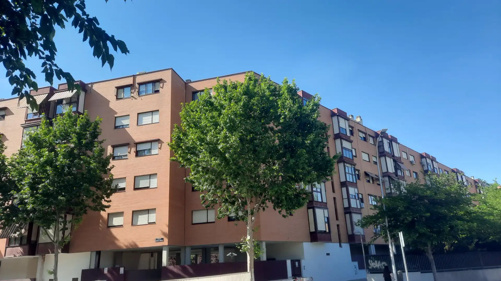 Vista exterior de Pis en venda en Madrid amb Parquet, Traster i Alarma