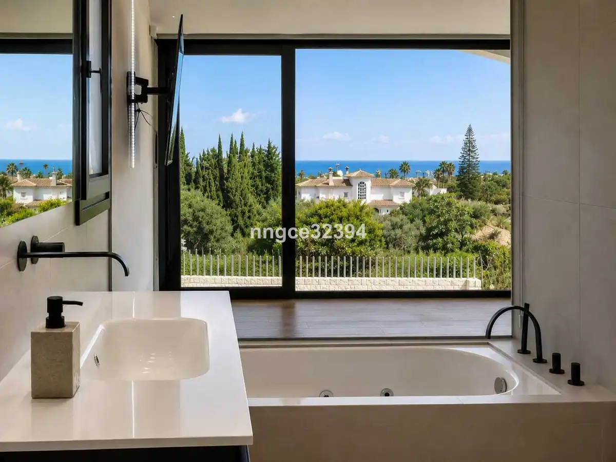 Bathroom of Houses for sale in Estepona  with Air Conditioner, Private garden and Terrace
