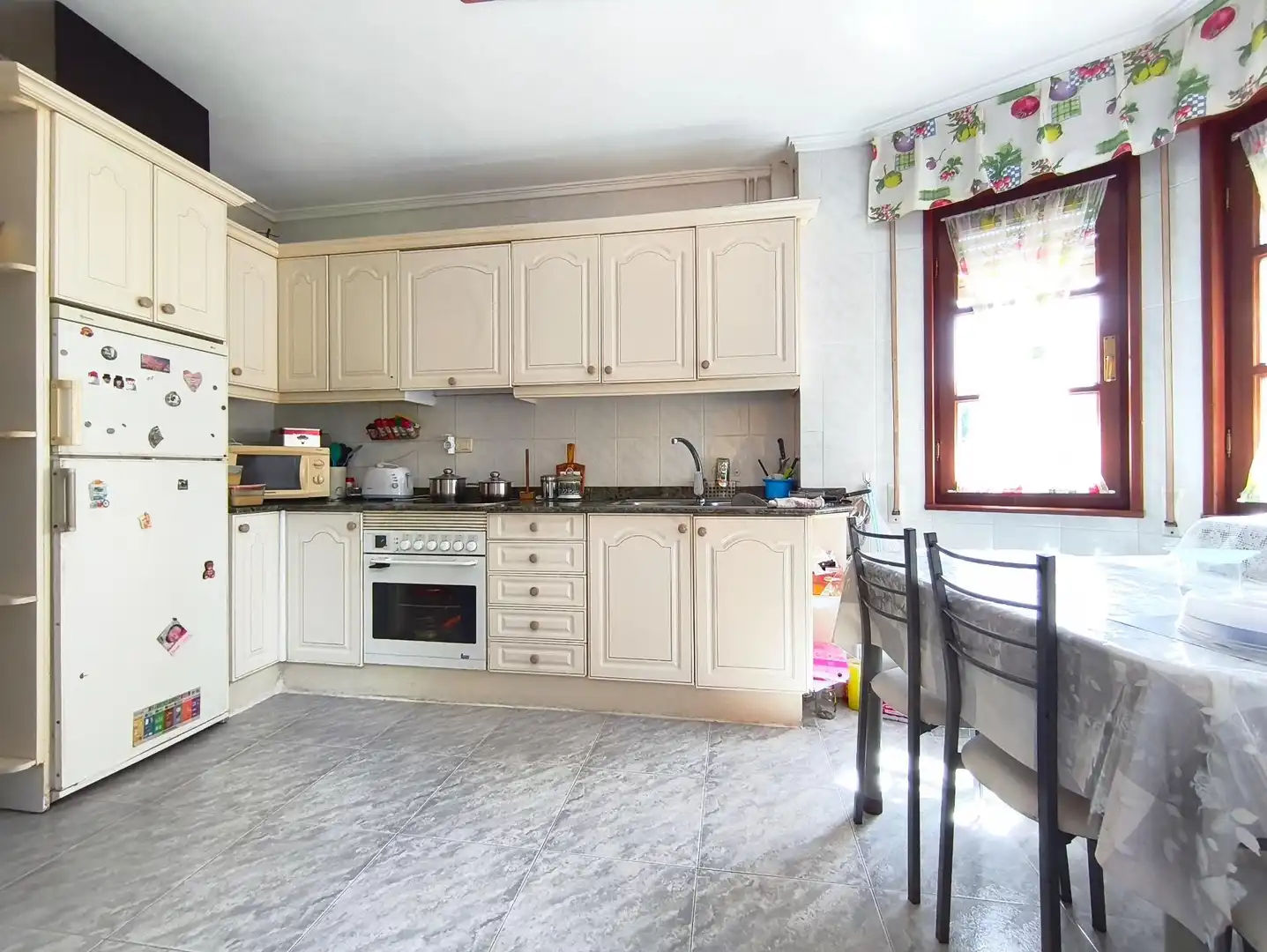 Cocina de Casa adosada en venta en Castañeda con Calefacción, Jardín privado y Terraza