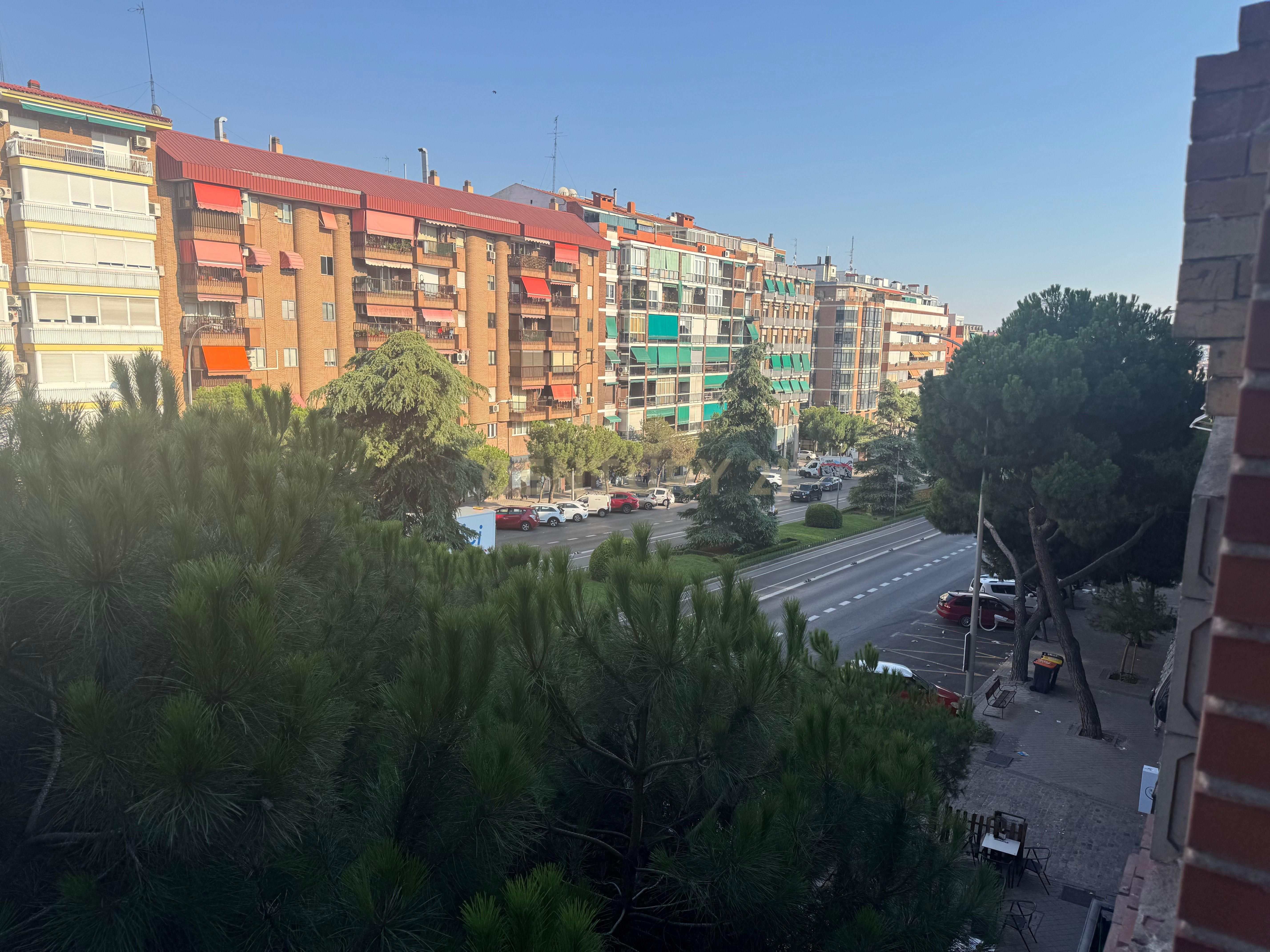 Vista exterior de Pis de lloguer en  Madrid Capital amb Aire condicionat