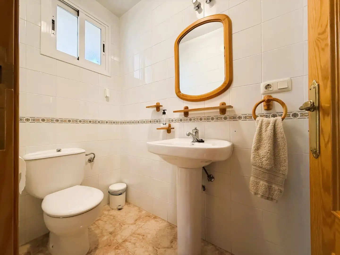 Baño de Casa adosada en venta en Loeches con Calefacción, Jardín privado y Terraza