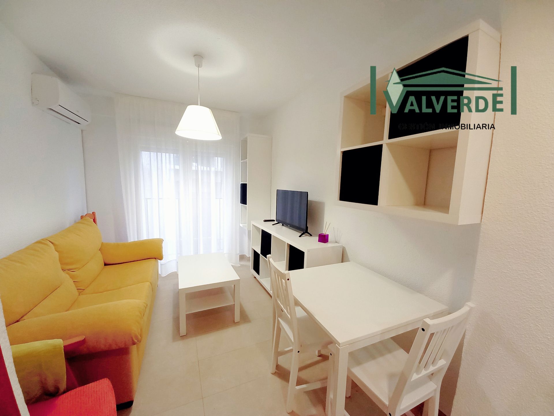 Sala de estar de Apartamento de alquiler en  Granada Capital con Aire acondicionado, Calefacción y Amueblado