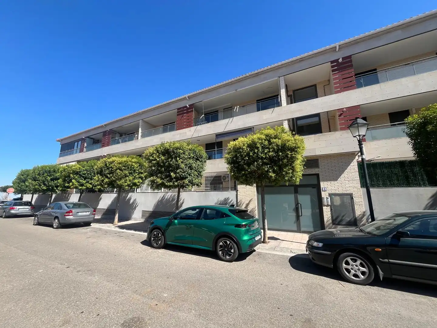 Vista exterior de Dúplex en venta en La Muela con Calefacción y Terraza