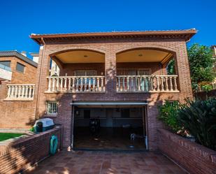 Vista exterior de Casa o xalet en venda en Calafell amb Jardí privat, Piscina i Moblat