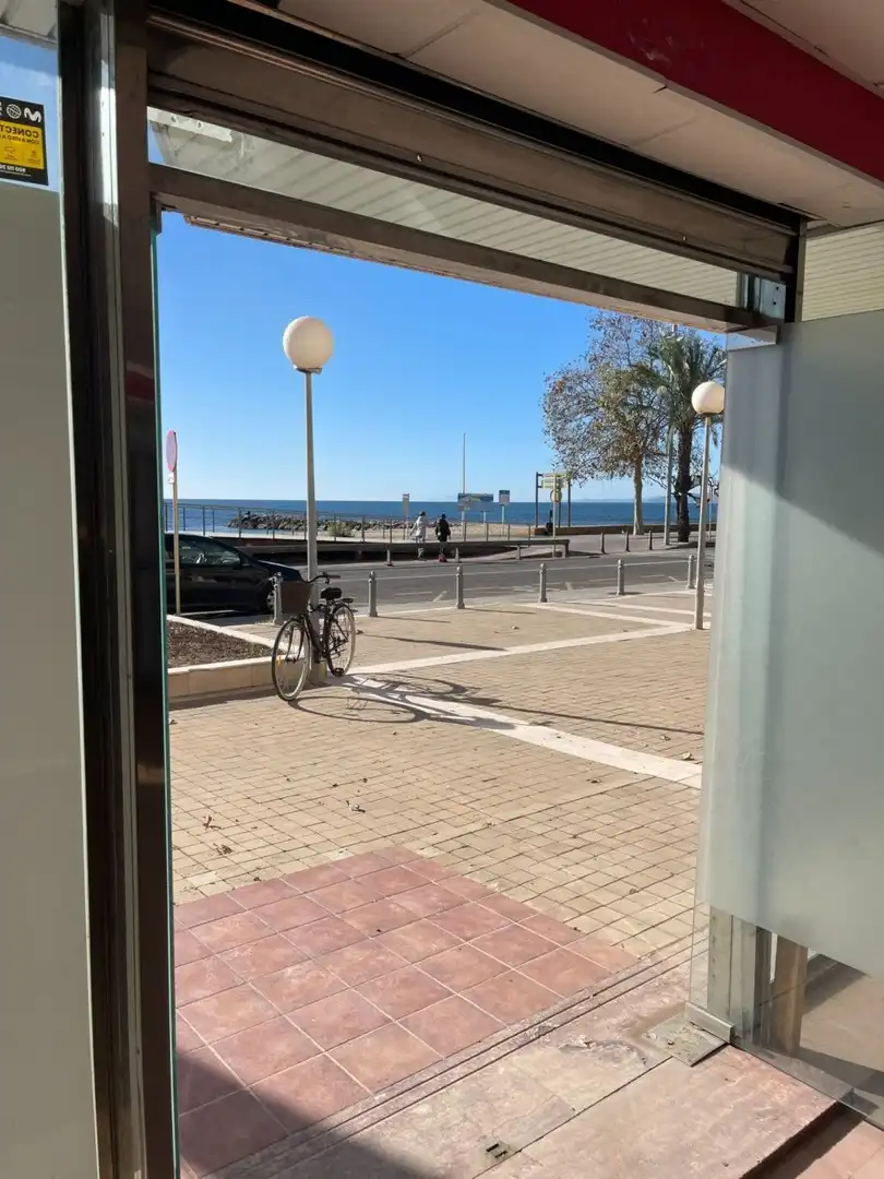 Vista exterior de Local de alquiler en Cambrils con Terraza