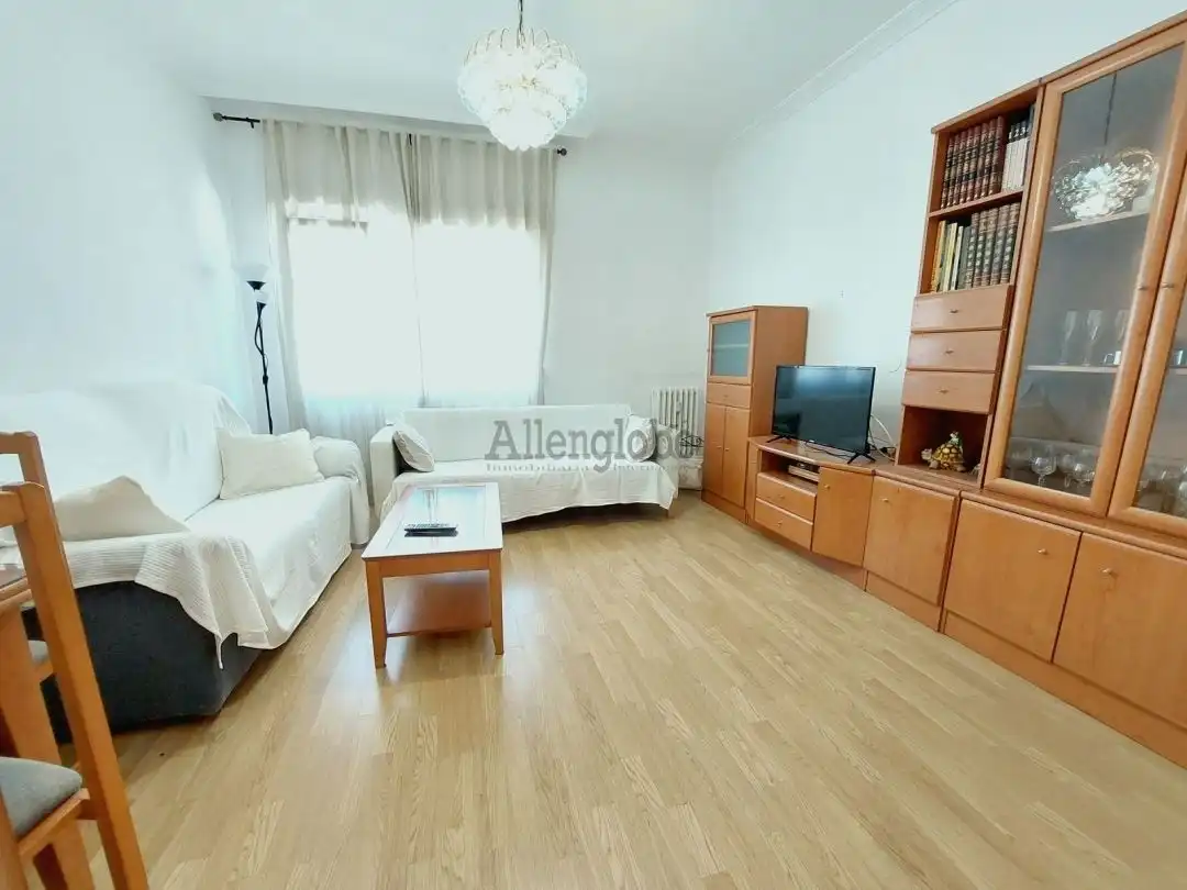 Piso de alquiler en Calle Fernando Vela, Milán - Pumarín