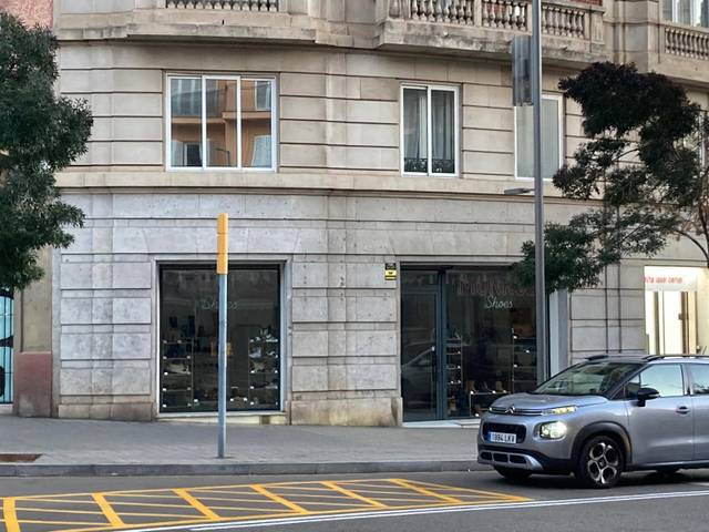 Local comercial en Alquiler en AUGUSTA, 80 en Vila de Gràcia