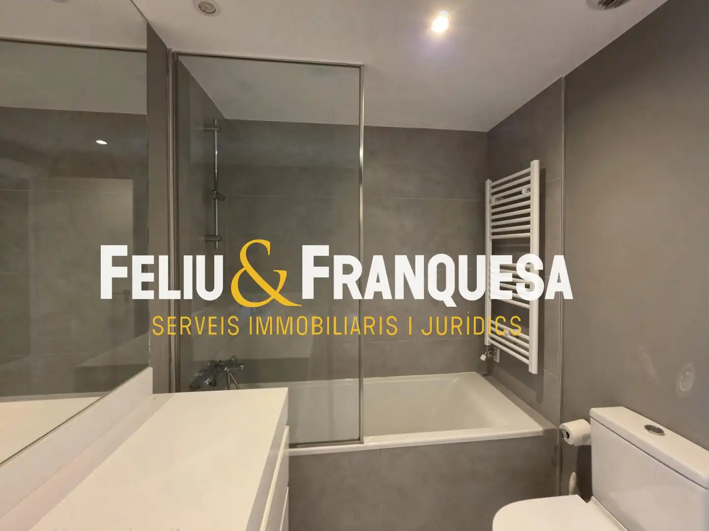 Baño de Piso en venta en Sant Cugat del Vallès con Calefacción, Jardín privado y Terraza