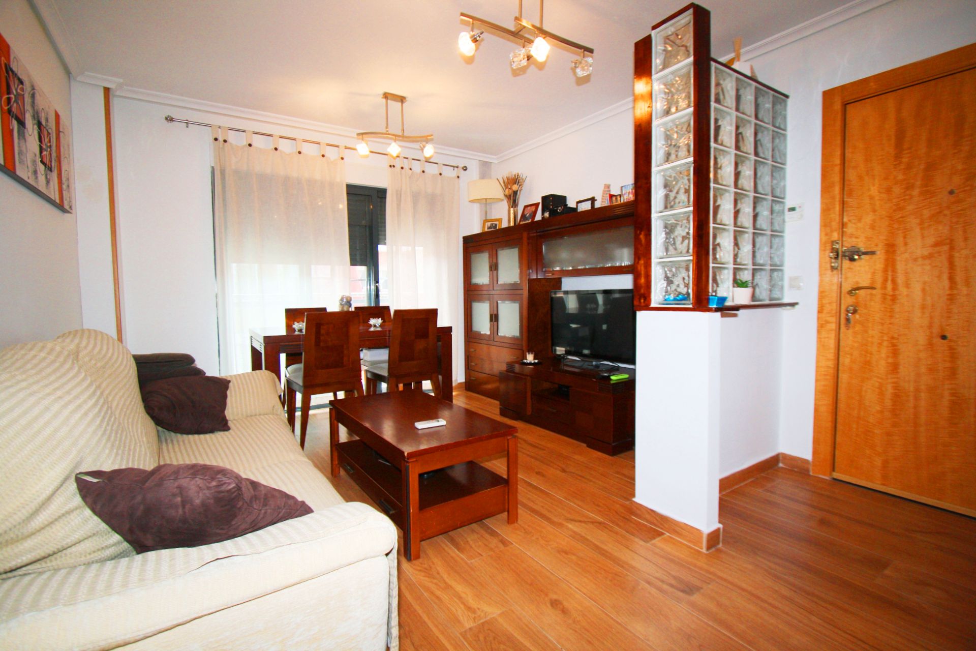 Living room of Flat for sale in  Albacete Capital  with Air Conditioner, Heating and Parquet flooring