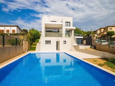 Detached house with balcony for sale in Codolar Den Gotes (Des)