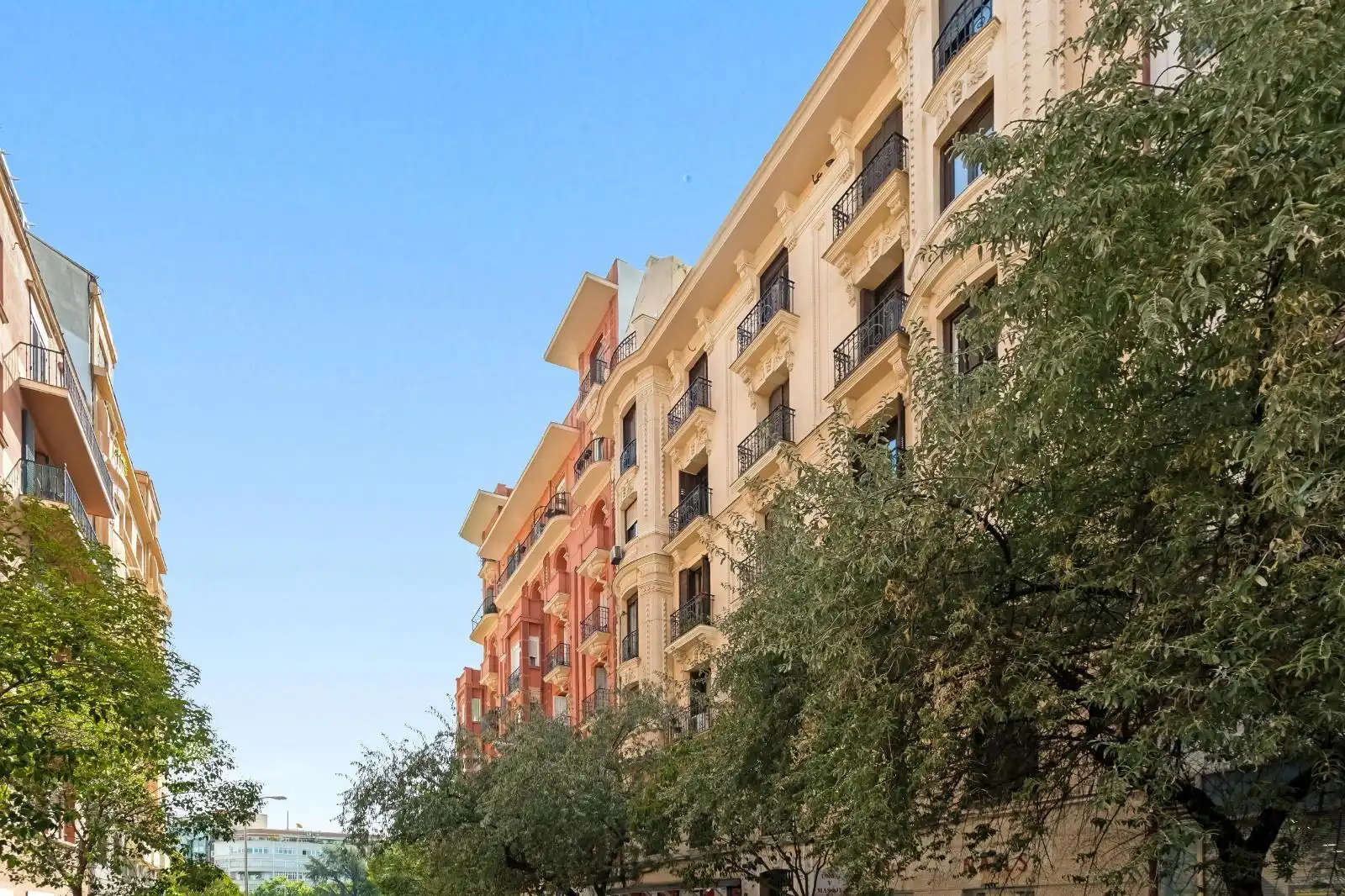 Außenansicht von Wohnungen zur Miete in Barrio de Salamanca