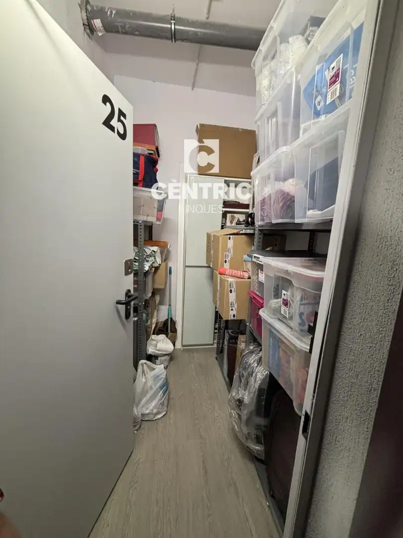 Piso en venta en Terrassa con Aire acondicionado, Terraza y Trastero