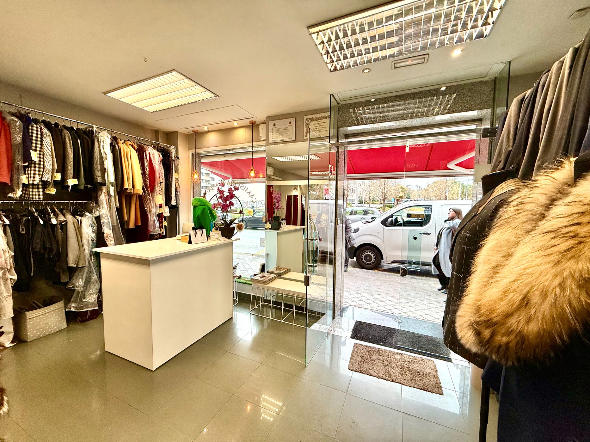 Premises for sale in  Madrid Capital  with Air Conditioner, Heating and Furnished