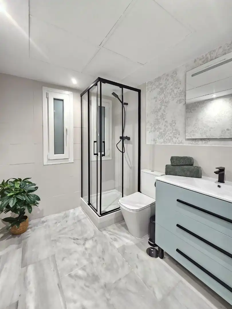Bany de Apartament de lloguer en Marbella amb Aire condicionat, Moblat i TV
