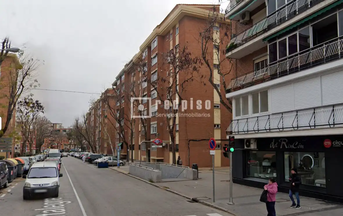 Vista exterior de Piso en venta en Madrid con Calefacción