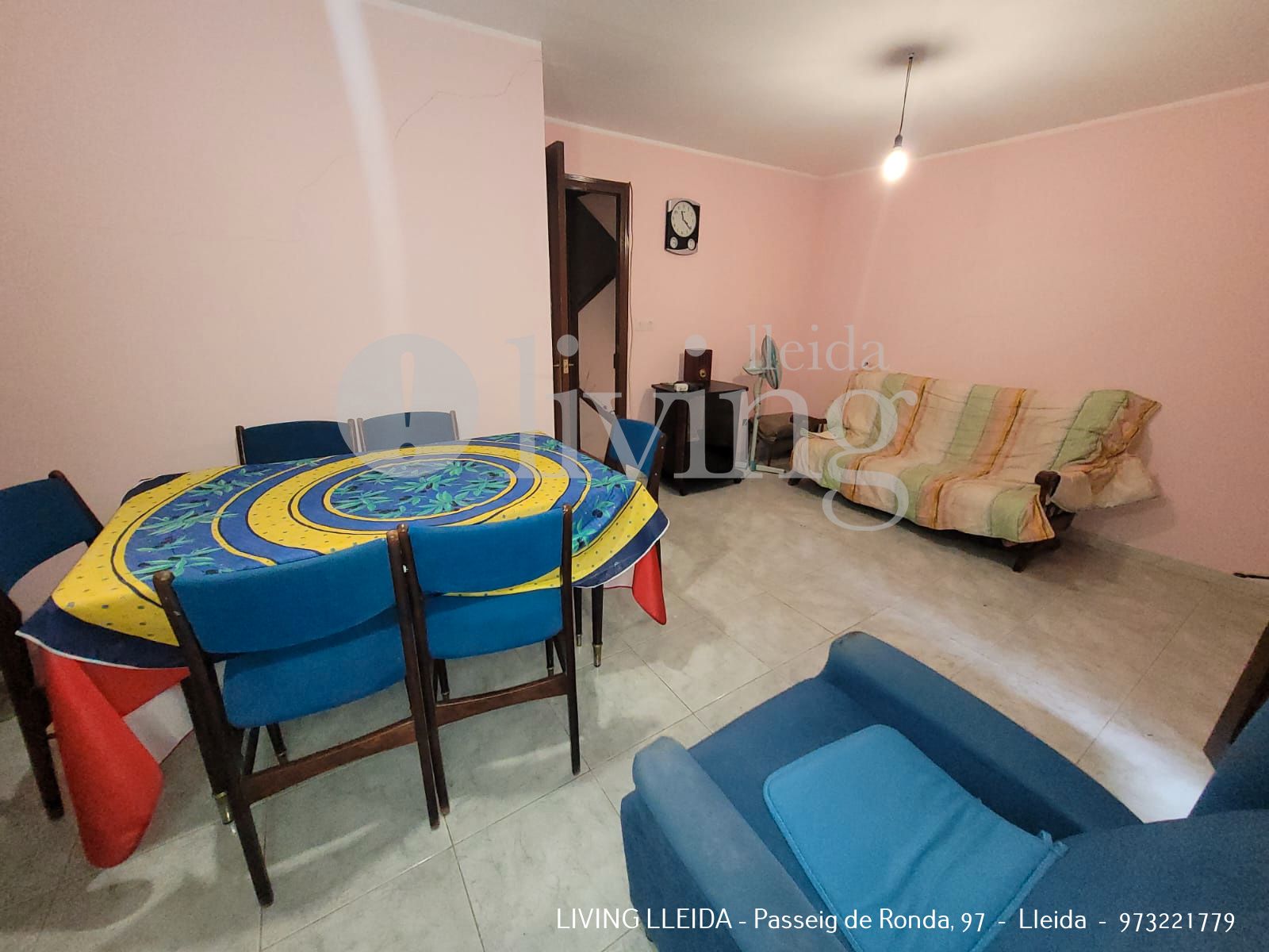 Sala d'estar de Casa adosada en venda en El Soleràs amb Calefacció, Terrassa i Moblat